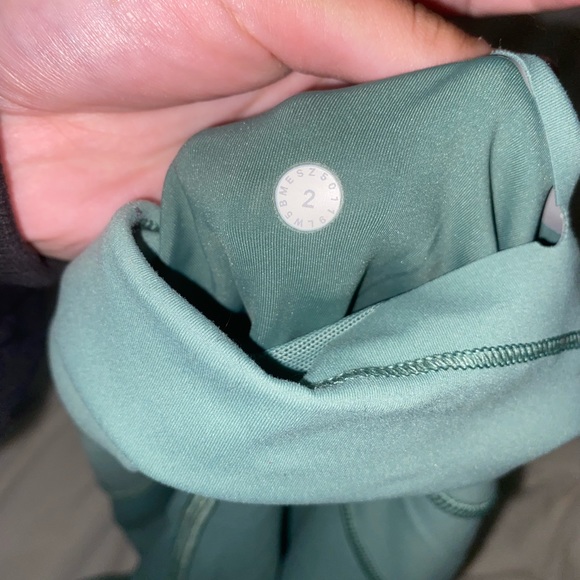 Lululemon Wunder Under leggings - Picture 2 of 4